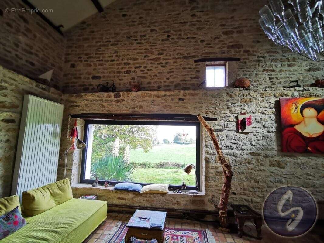 Maison à SAINT-GEORGES-DE-NOISNE