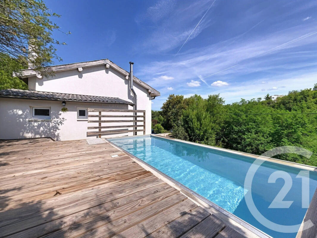 Maison à PONT-EVEQUE