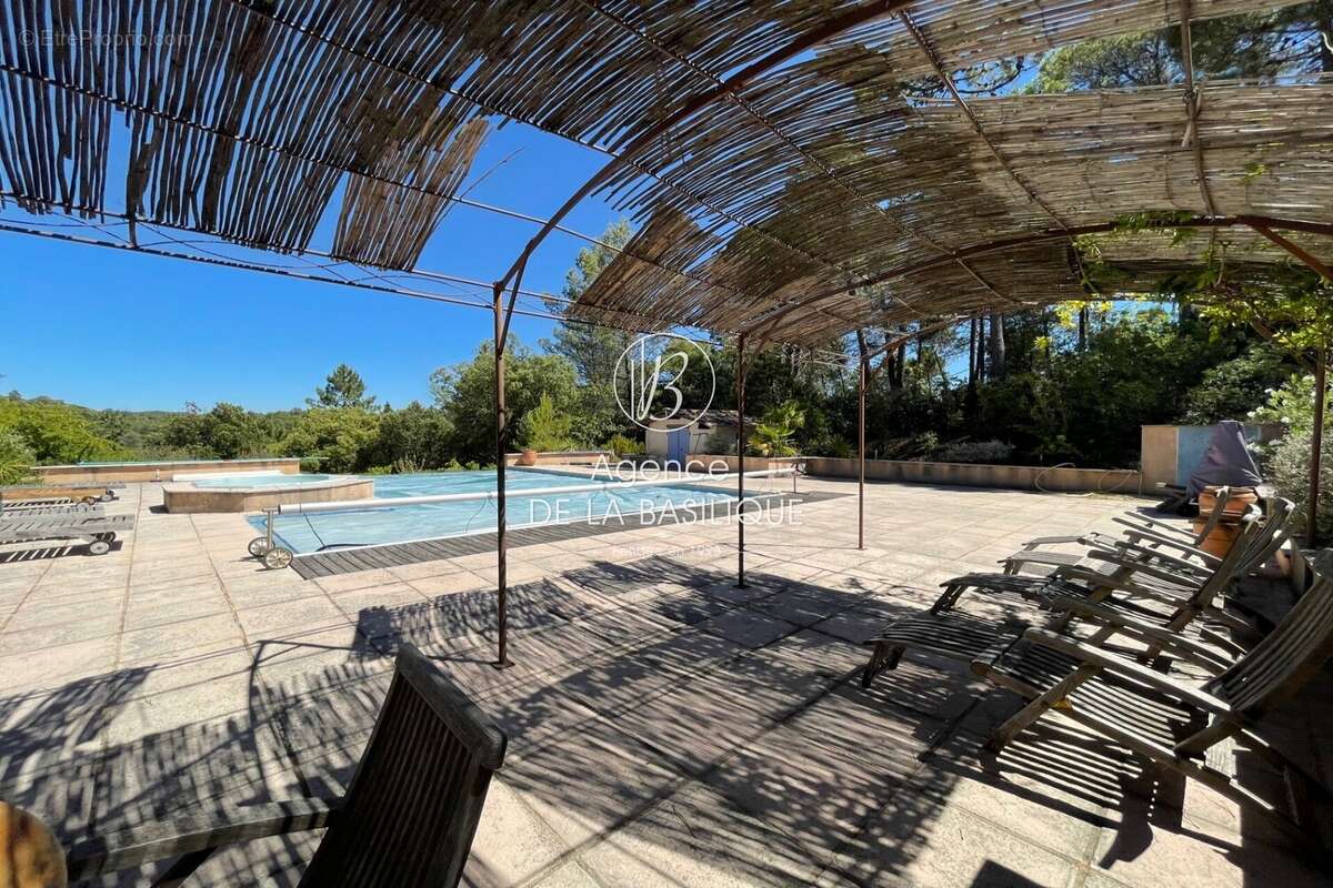 Maison à SAINT-MAXIMIN-LA-SAINTE-BAUME