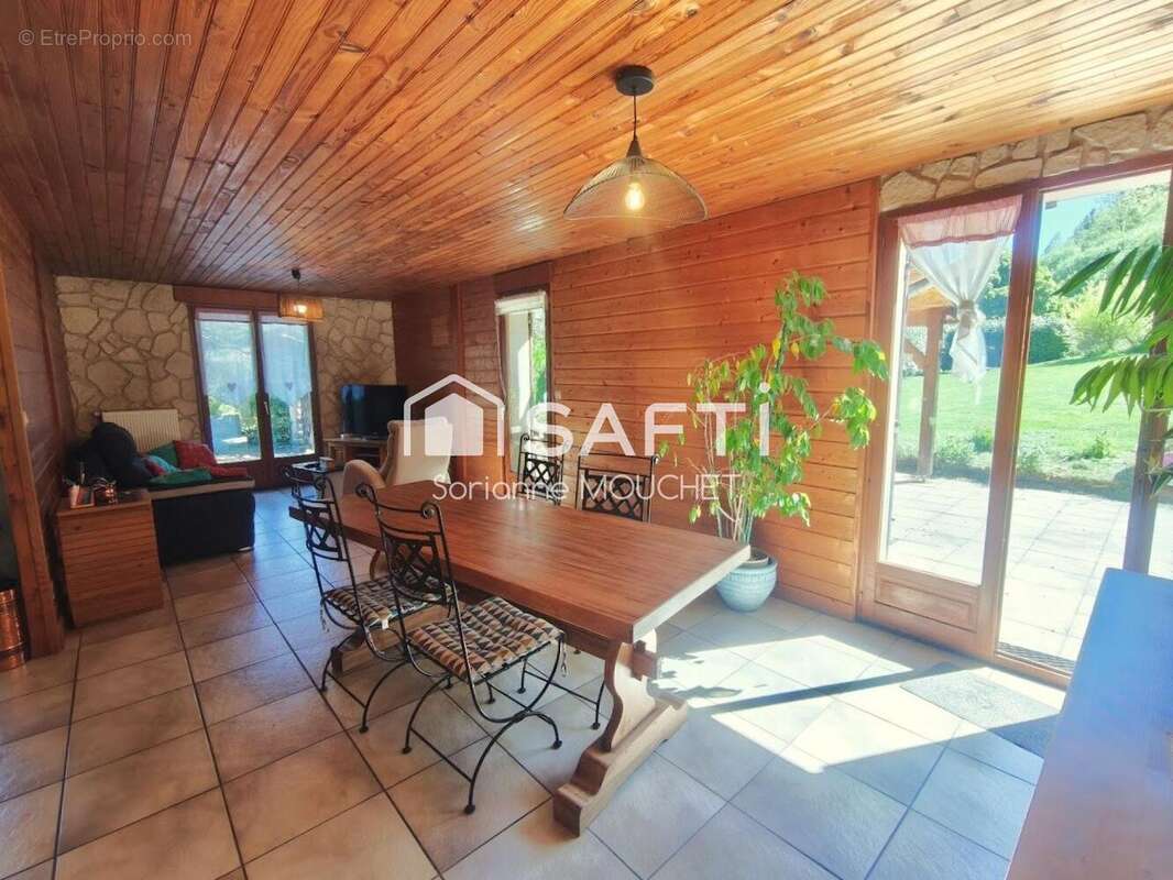 Photo 3 - Maison à PONT-DE-ROIDE