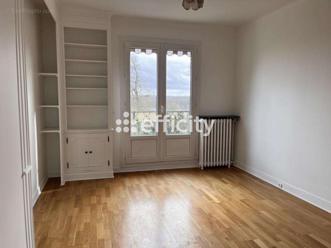 Appartement à VILLE-D'AVRAY