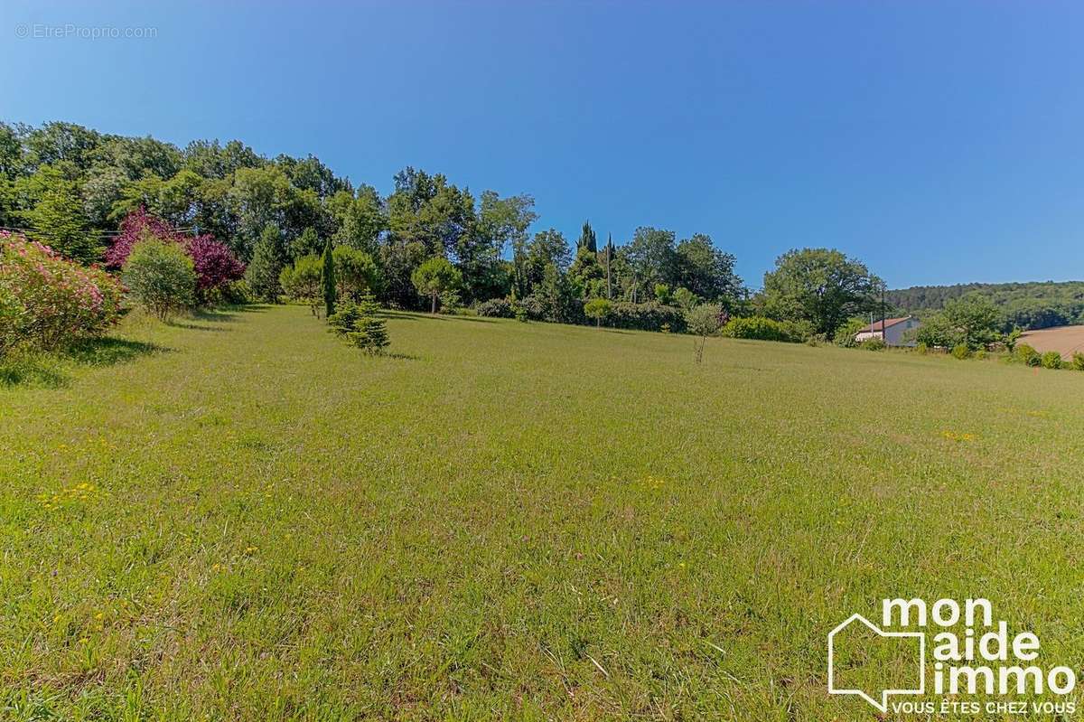 Terrain à AIGUILLON