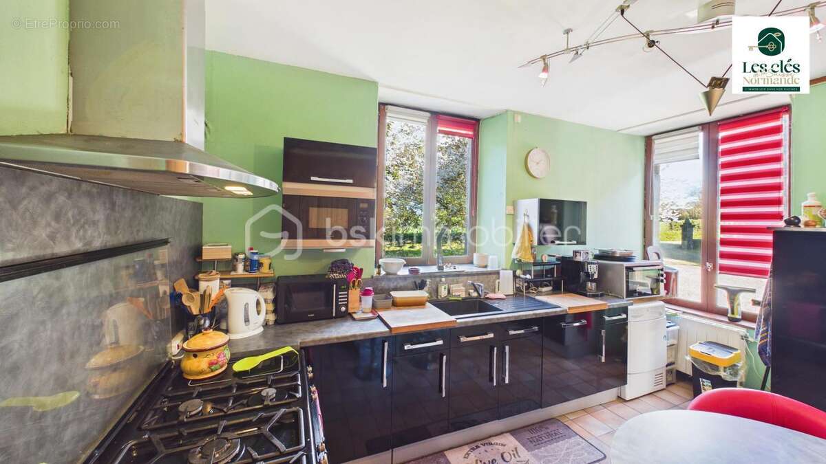 Une maison bourgeoise, cinq chambres, un parc de plus de 4 000 m²… et encore du potentiel ! - photo 3