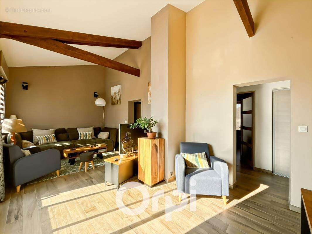 Maison à LA CHAIZE-LE-VICOMTE