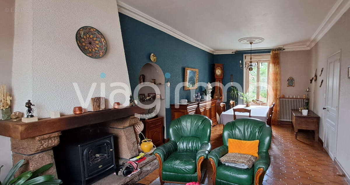 Maison à SAINT-MACAIRE-EN-MAUGES