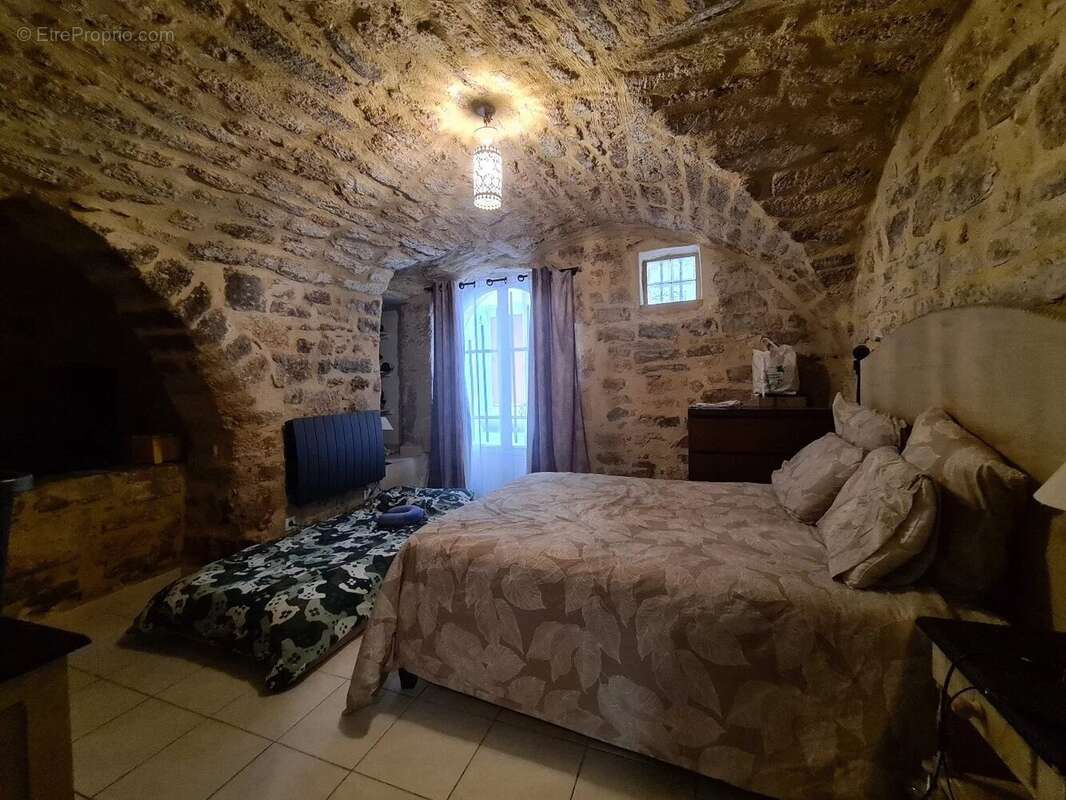 Appartement à COURNONTERRAL