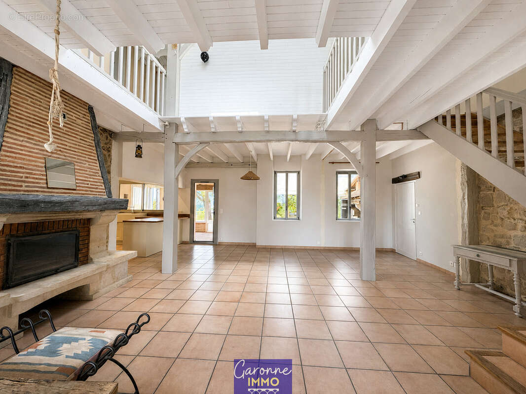 Maison en pierre rénovée avce piscine et vue imprenable - photo 7