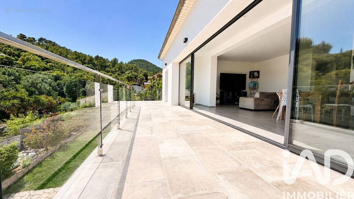 Photo 1 - Maison à CARQUEIRANNE