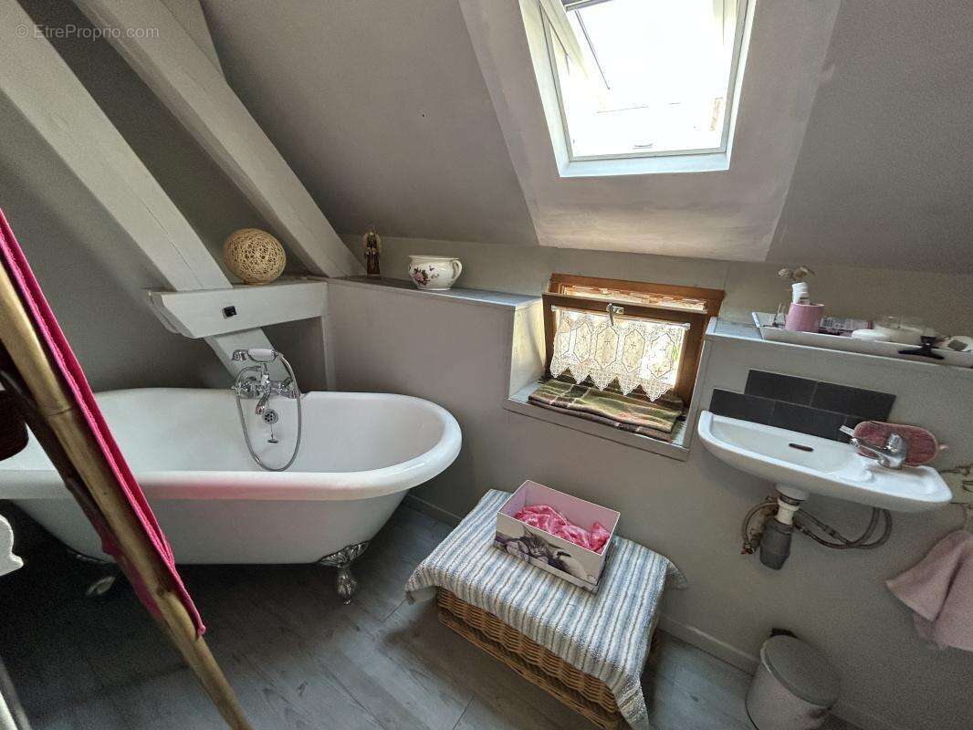 Appartement 659 m² à Saint-Etienne-De-Fursac  - photo 8