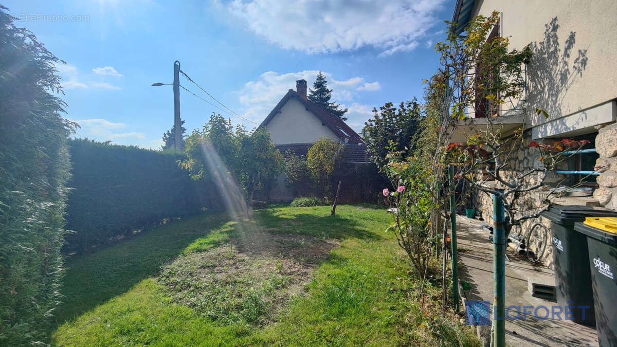 Maison à OLLAINVILLE