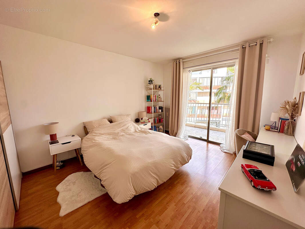 Appartement à SAINT-LAURENT-DU-VAR