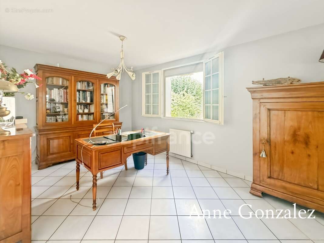 Saint Jean le Blanc, à 5 minutes d'Orleans dans un secteur privilégié etcherché à vendre grande maison familiale de 235 m2, 5 ch - photo 7