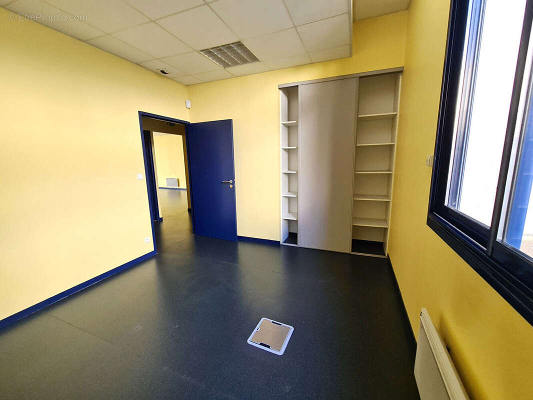 Commerce à MONTAIGU