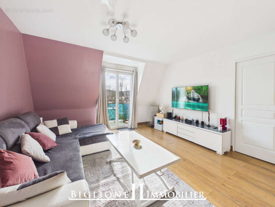 Appartement à VAUJOURS