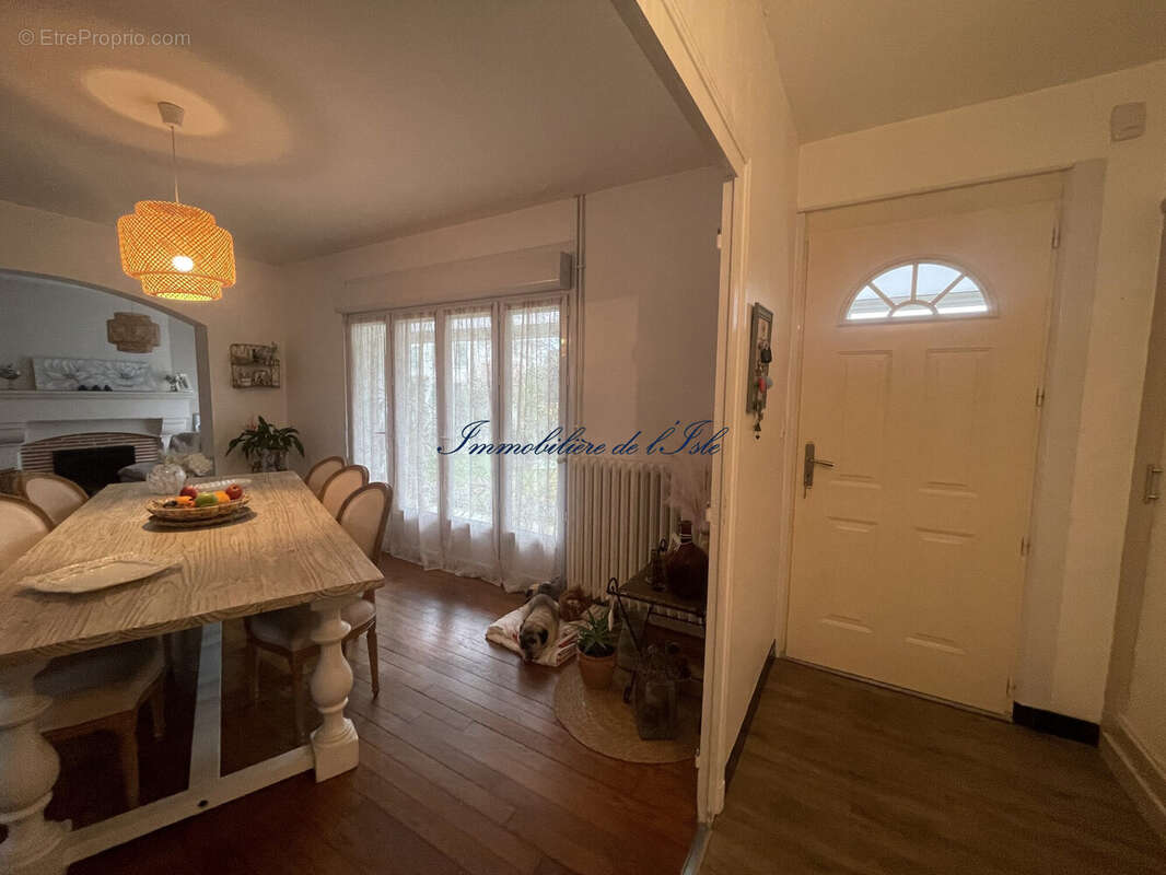 Maison à SAINT-LEON-SUR-L&#039;ISLE