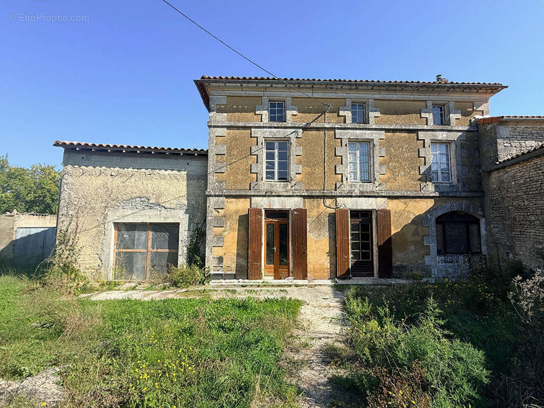 Maison à SAINT-AMANT-DE-NOUERE
