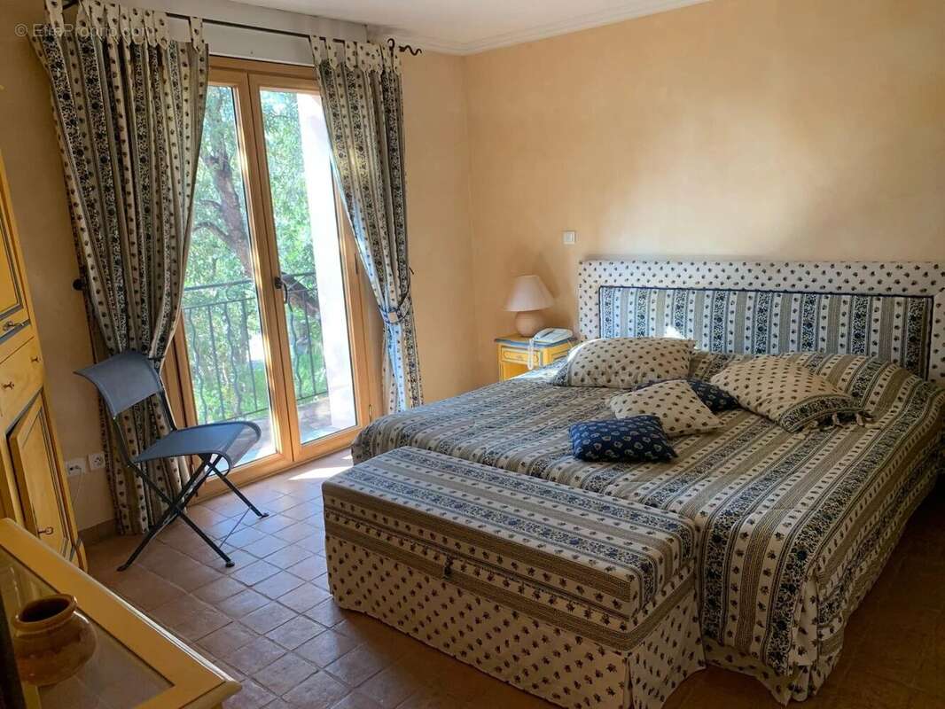 Maison à LES ISSAMBRES