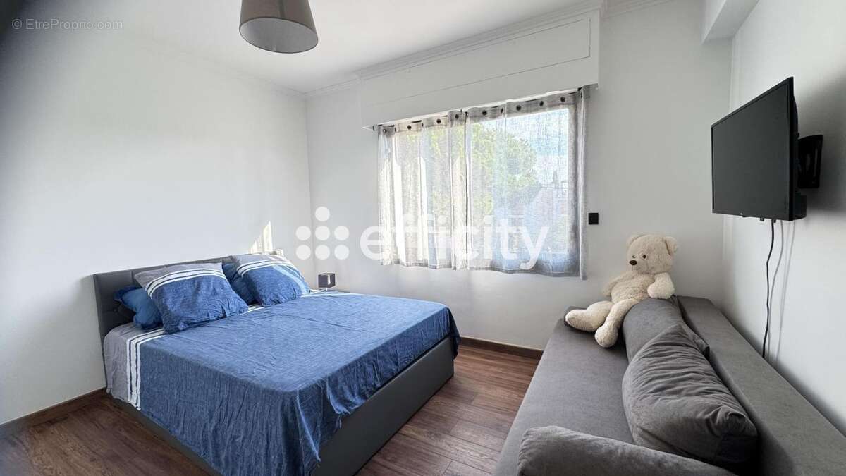 Appartement à VALLAURIS