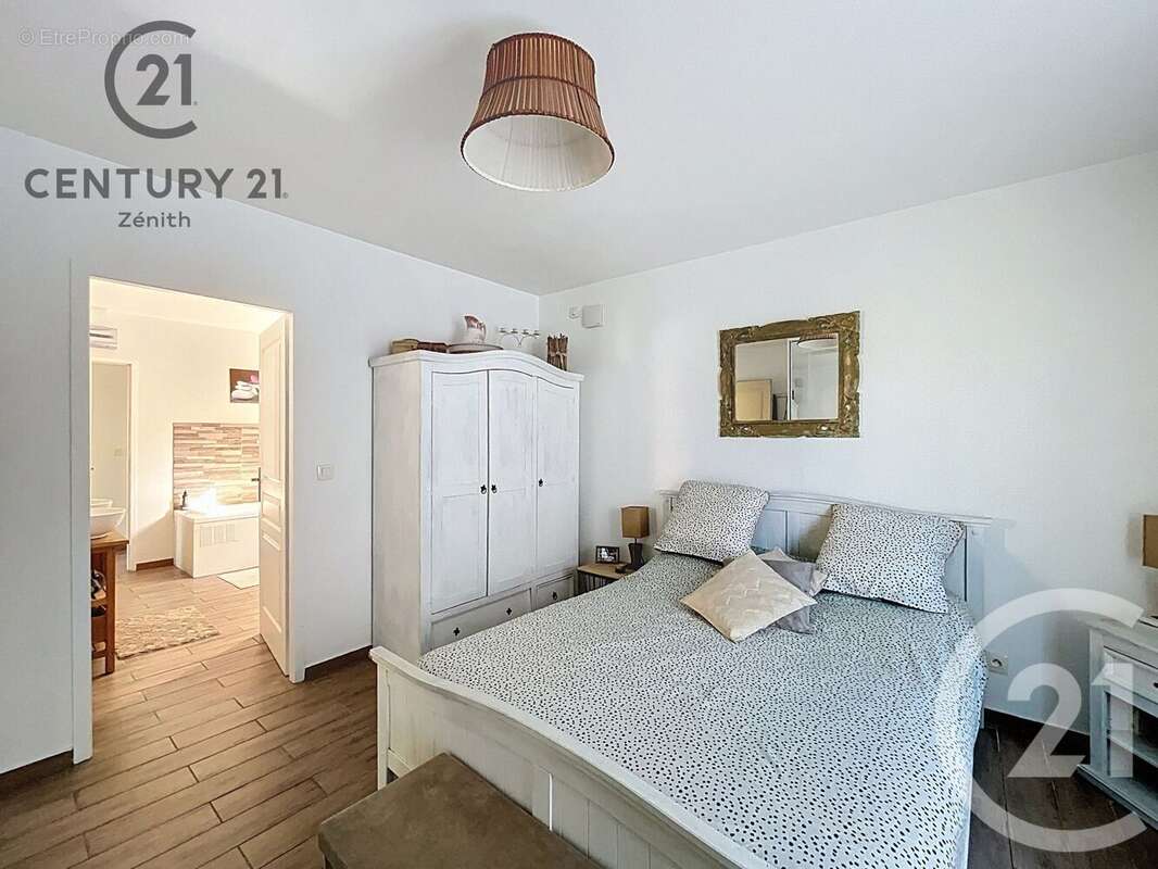 Maison à SAINT-LAURENT-DE-LA-SALANQUE