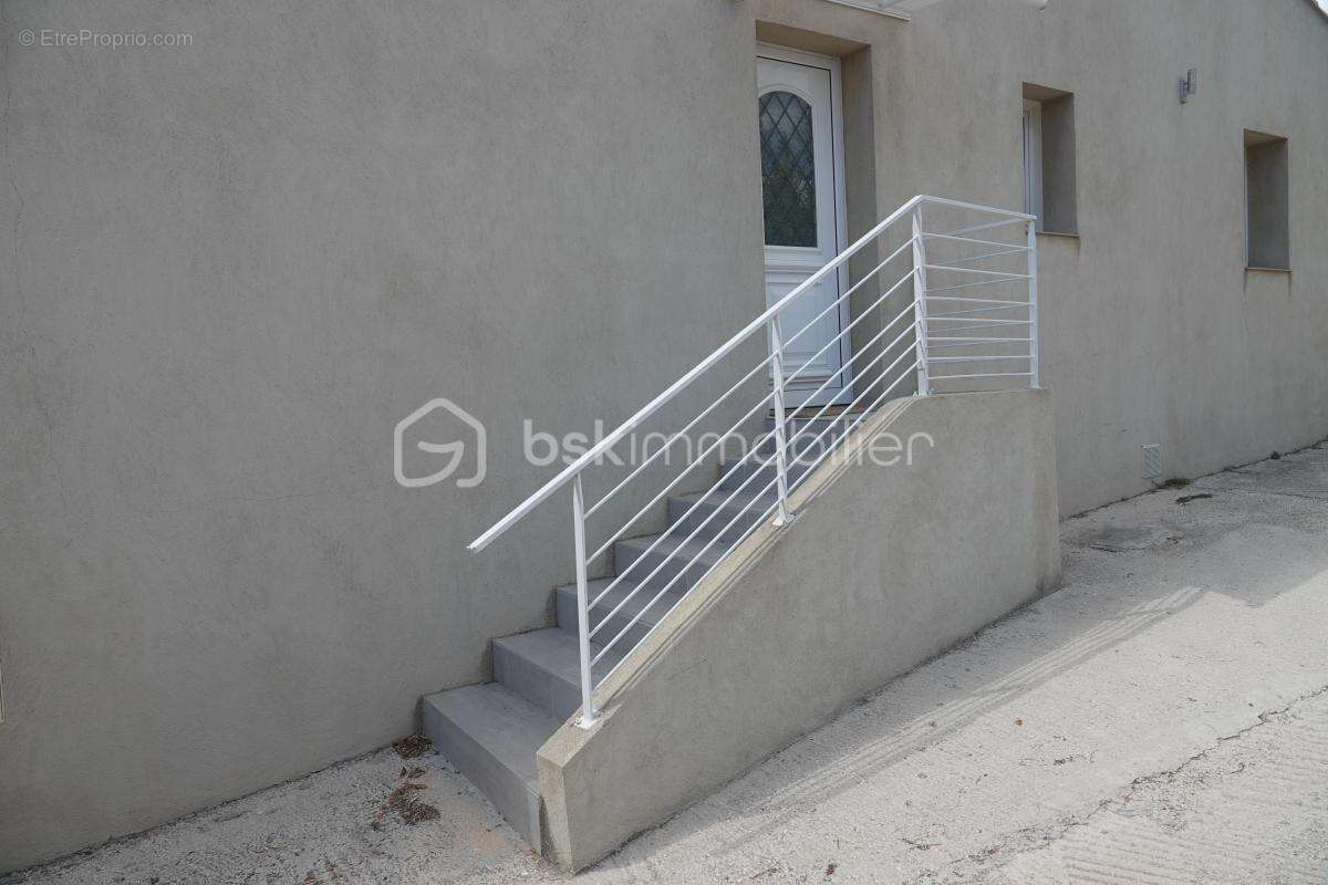 Maison individuelle de 220m2 avec 2 appartements - piscine - garage - jardin arbore - photo 25