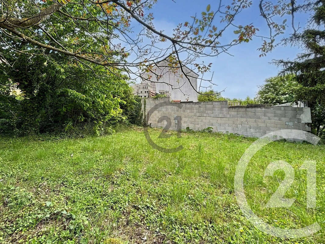 Terrain 662 m² à Saint-Brice  - photo 3