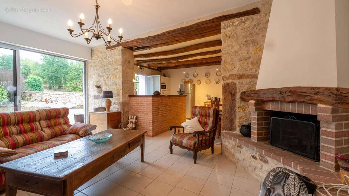 Secteur CARLUX, sur les hauteurs, Longère composée d'une maison, - photo 19