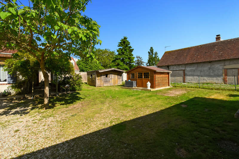 Maison à TREMBLAY-LES-VILLAGES