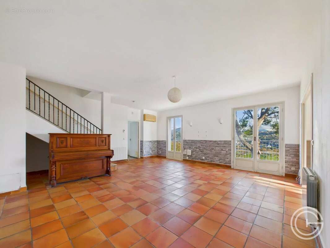 VILLA 5 pièces 134m² + Terrain 3.174m² - Moyenne Corniche des Pugets - SAINT LAURENT DU VAR - photo 7
