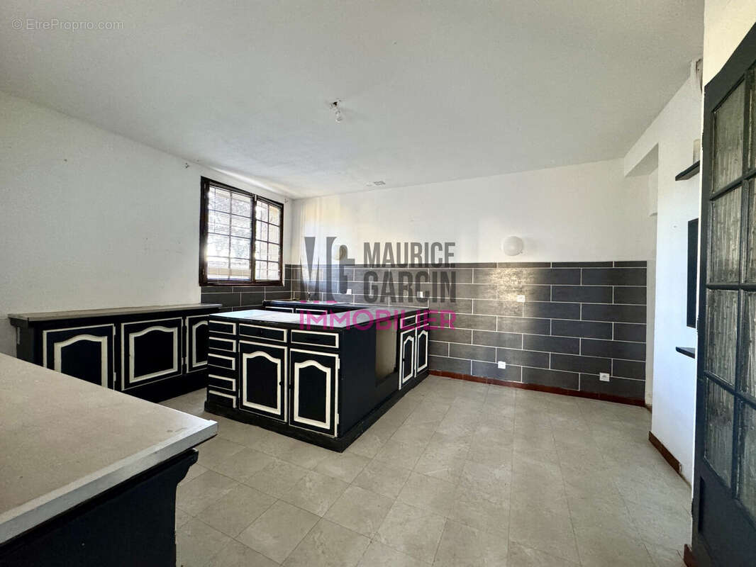 Maison à PERNES-LES-FONTAINES