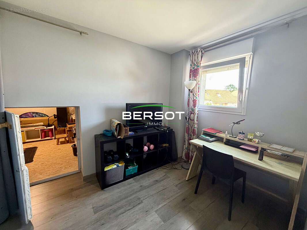 EXCLUSIVITÉ BERSOT IMMOBILIER - Villa contemporaine 145 m² avec 3 chambres, bureau, terrain de 946 m² et vue dégagée - photo 16