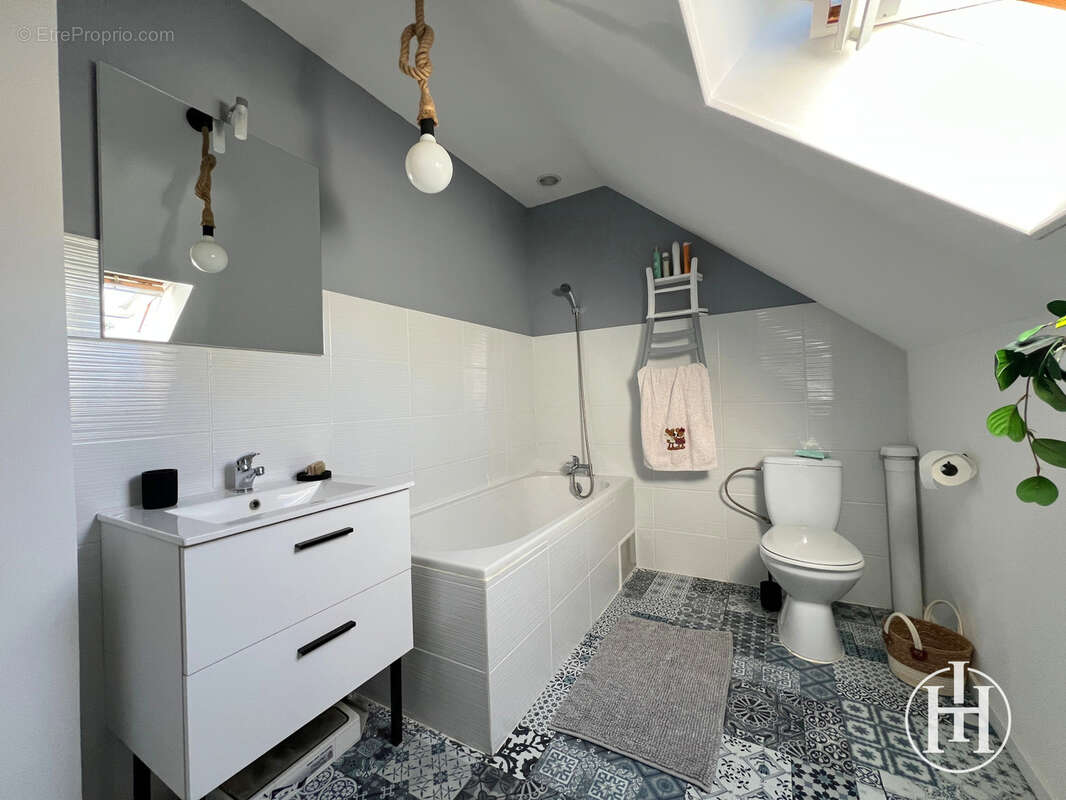 Maison à LA GROUTTE