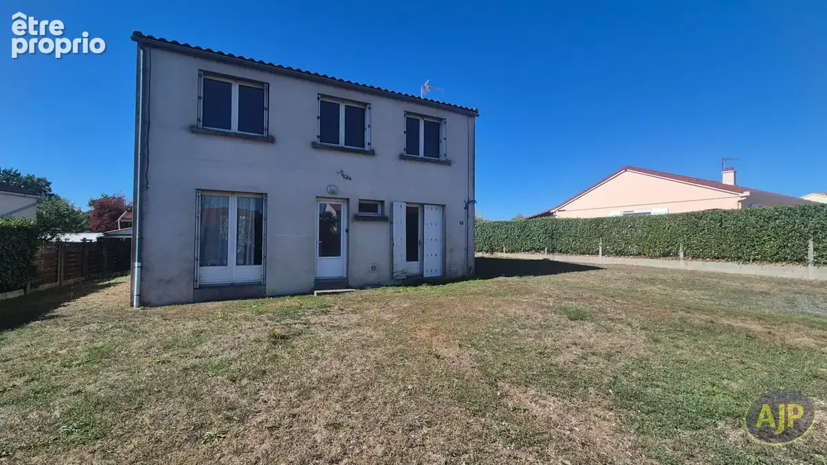Maison Montaigu Vendee 5 pièce(s) 104 m2 - photo 1