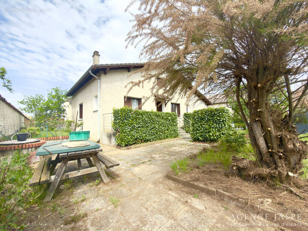 Maison à SURY-LE-COMTAL