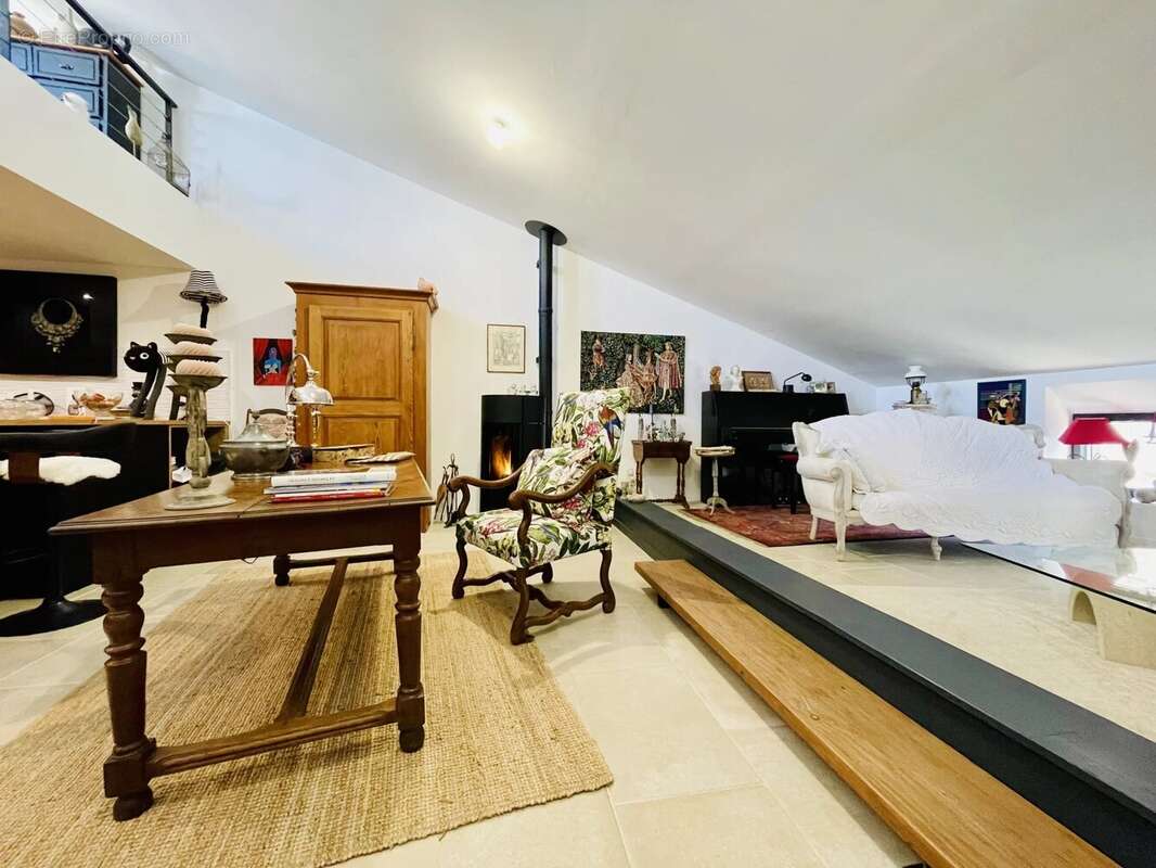 Appartement à MIRABEL-AUX-BARONNIES