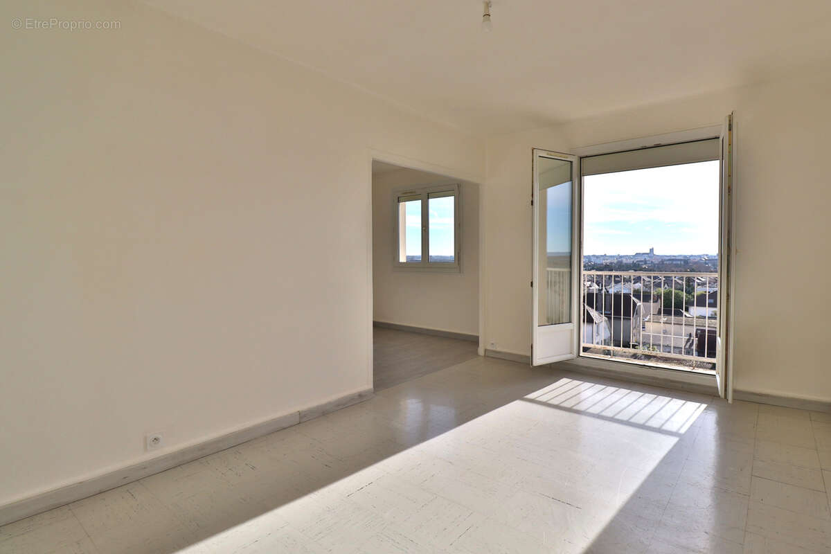 La chapelle st luc - appartement t4 avec balcon - photo 2