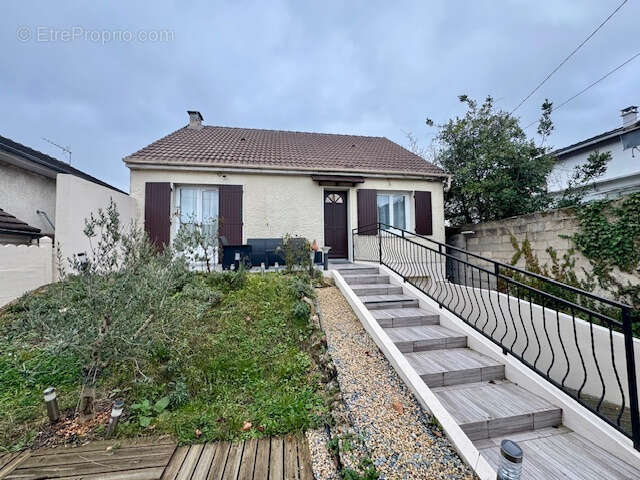 Maison à SAVIGNY-SUR-ORGE