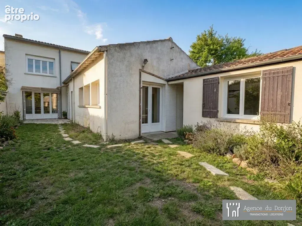 Maison 8 pièces 194 m² à vendre à Pons (17800) - photo 1