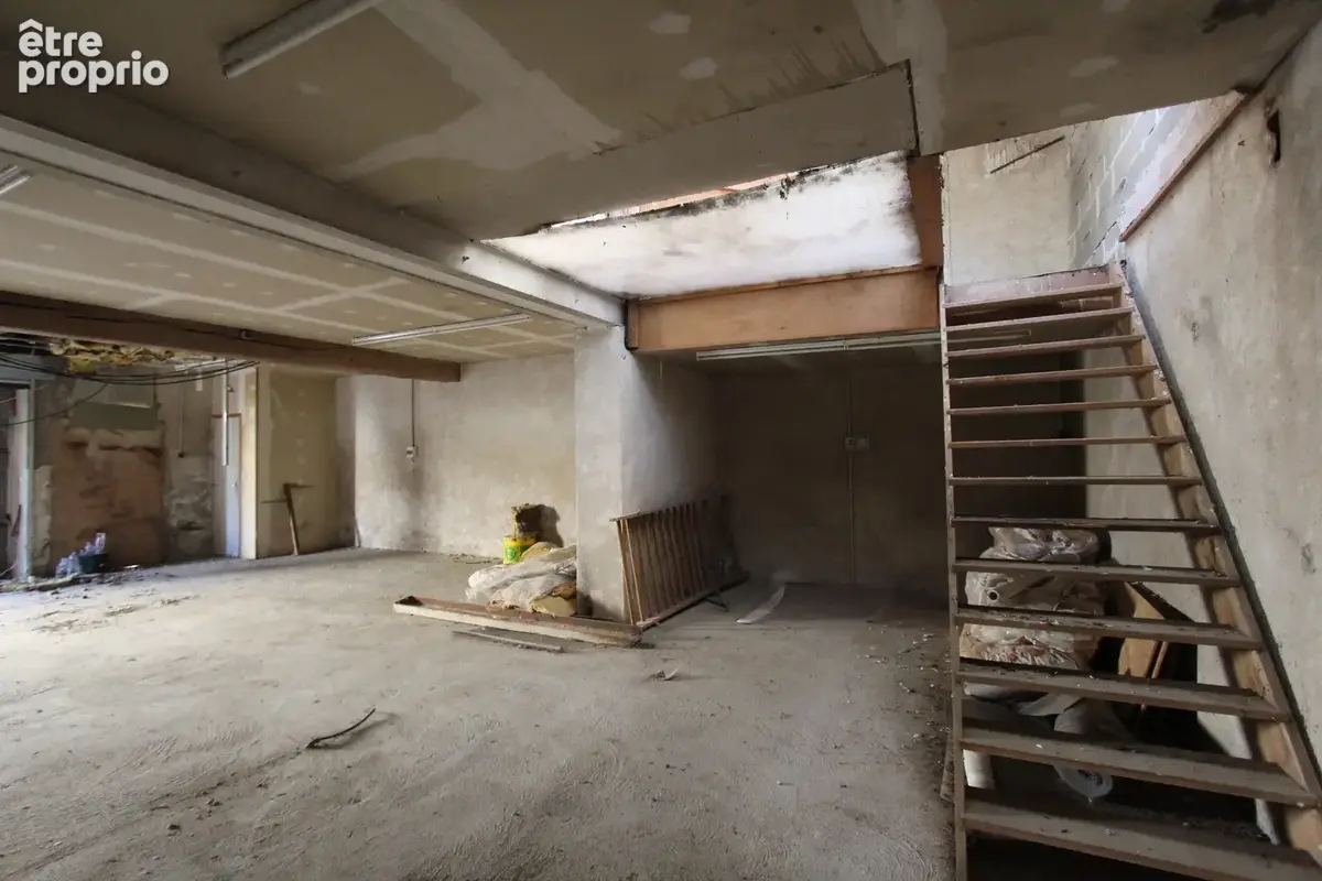 Centre-ville Charité-sur-Loire, bâtiment 162 m2 sur deux niveaux - photo 3
