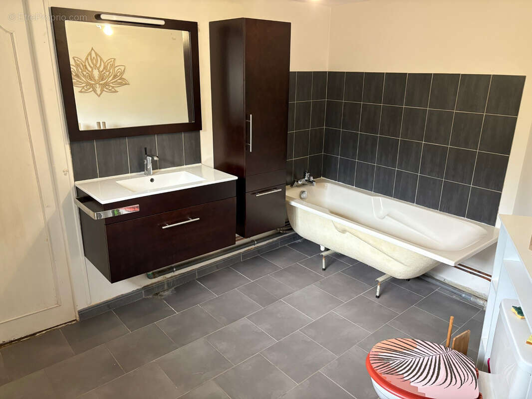 Coussac Bonneval maison de 6 pièces  proche des commerces avec cour et garage - photo 18