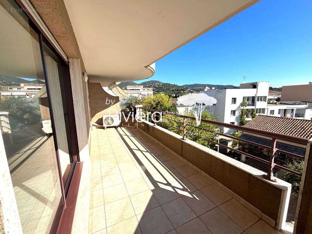 CAVALAIRE CENTRE VILLE - 2 pièces avec terrasse et garage do - photo 2