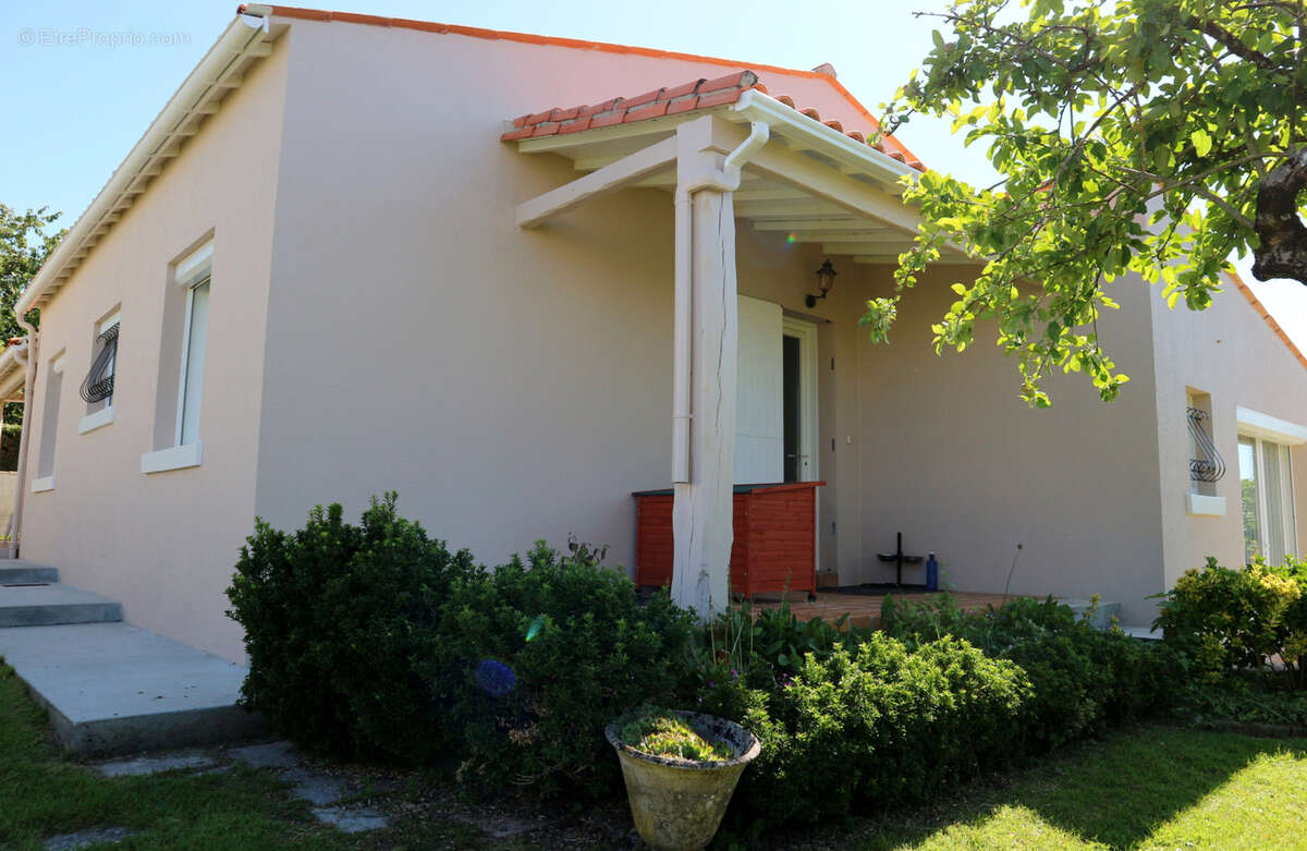 Maison à SAINTES