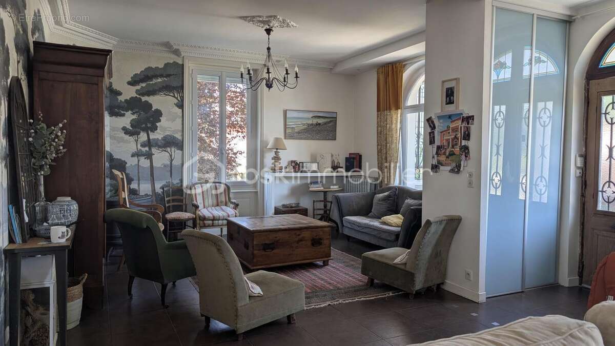 Maison à MONTROND-LES-BAINS