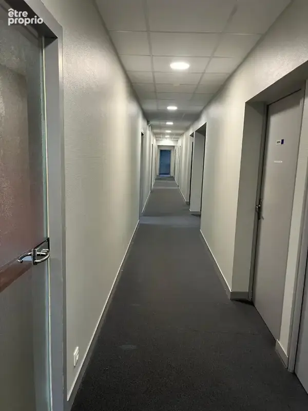Bureaux à vendre  Saint Lo 570 m² - photo 4