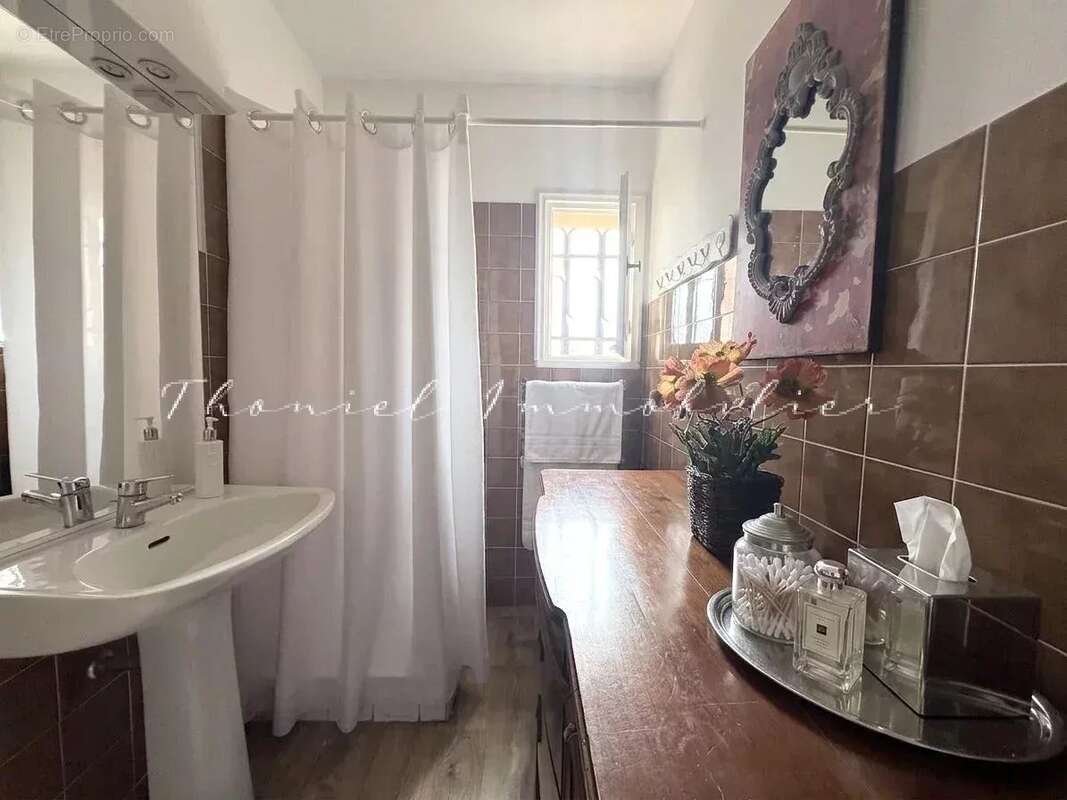À vendre à Grimaud studio dans résidence avec piscine - photo 8