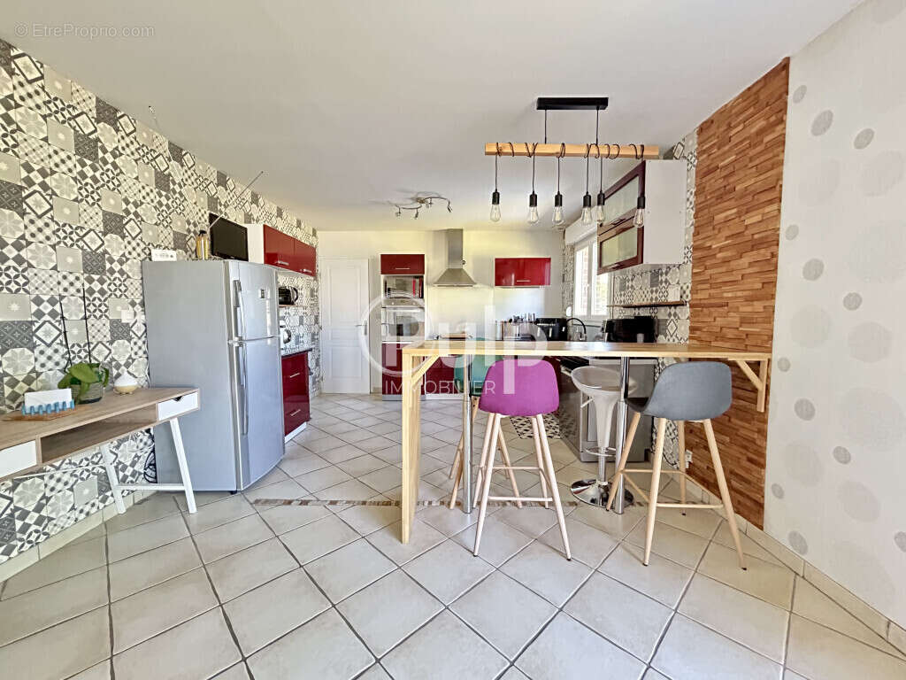 À découvrir sans tarder : belle maison individuelle aux volumes généreux ! - photo 5