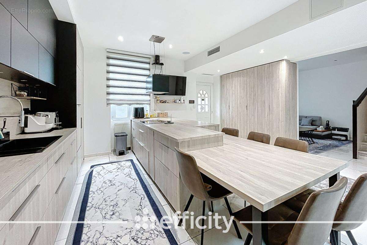 Maison à CHARVIEU-CHAVAGNEUX