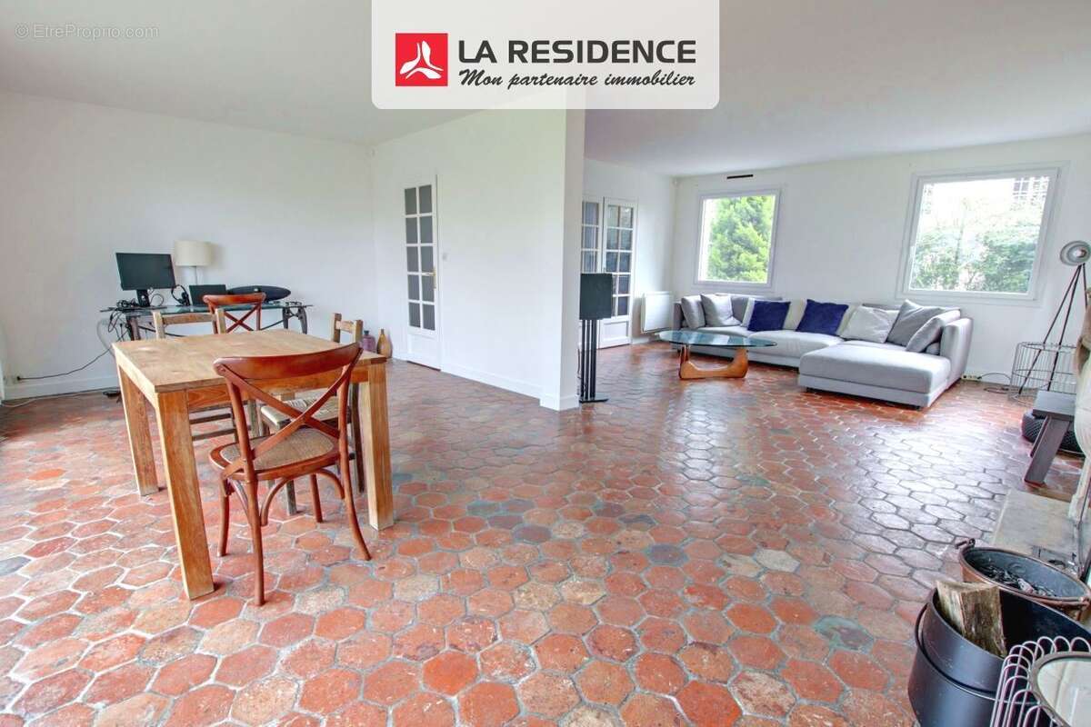 Maison à LES ESSARTS-LE-ROI