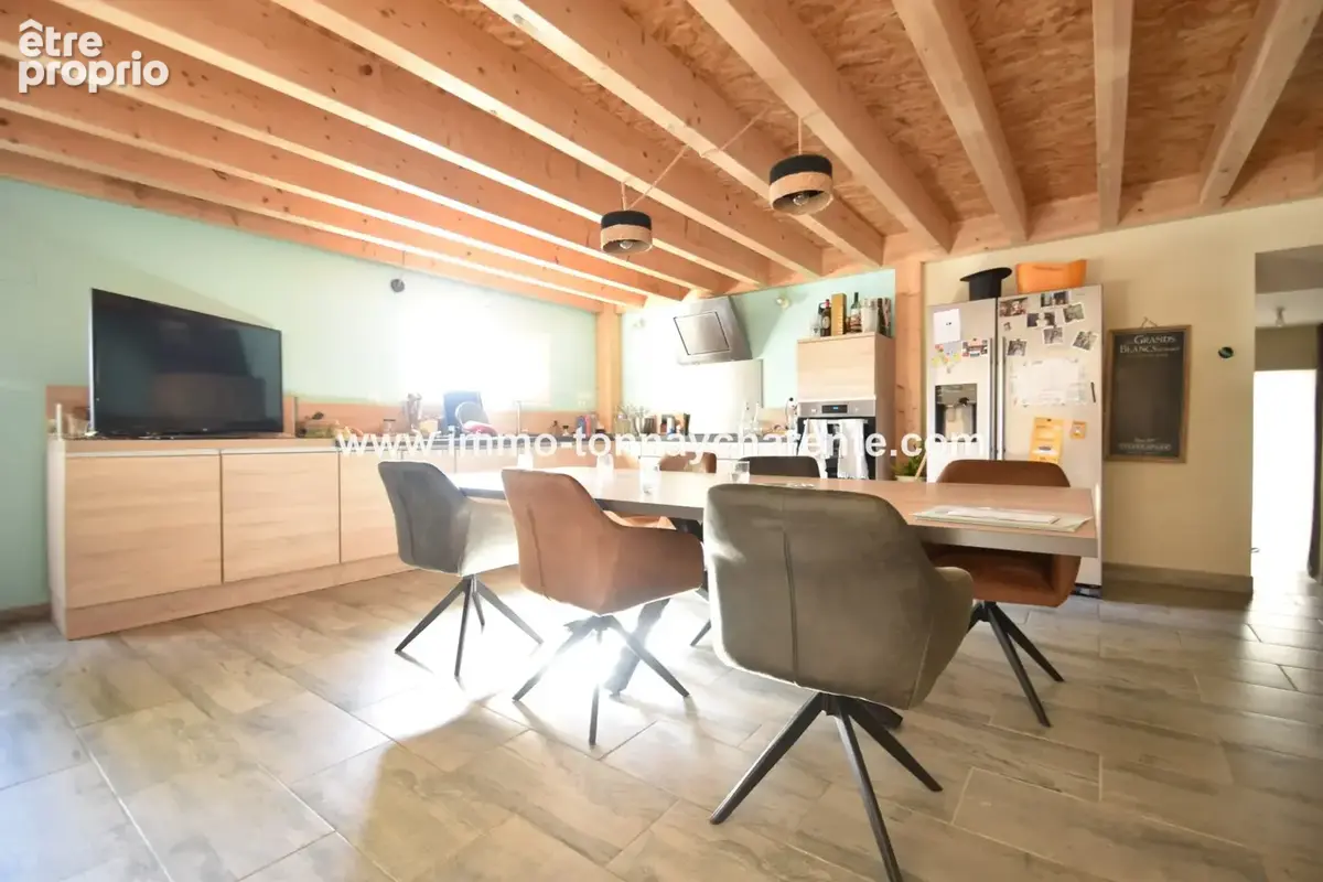 Maison 6 pièces 193 m² à vendre à Tonnay-Charente (17430) - photo 2