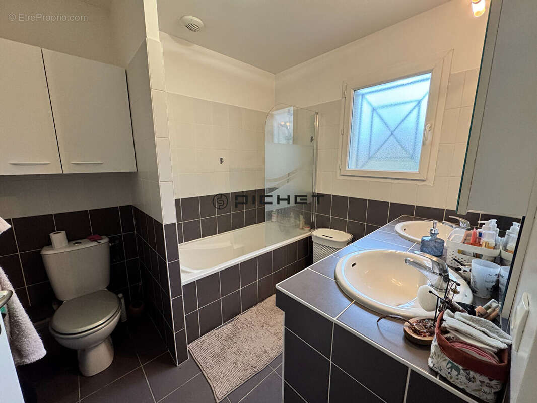 Maison à SAINT-MEDARD-D&#039;EYRANS