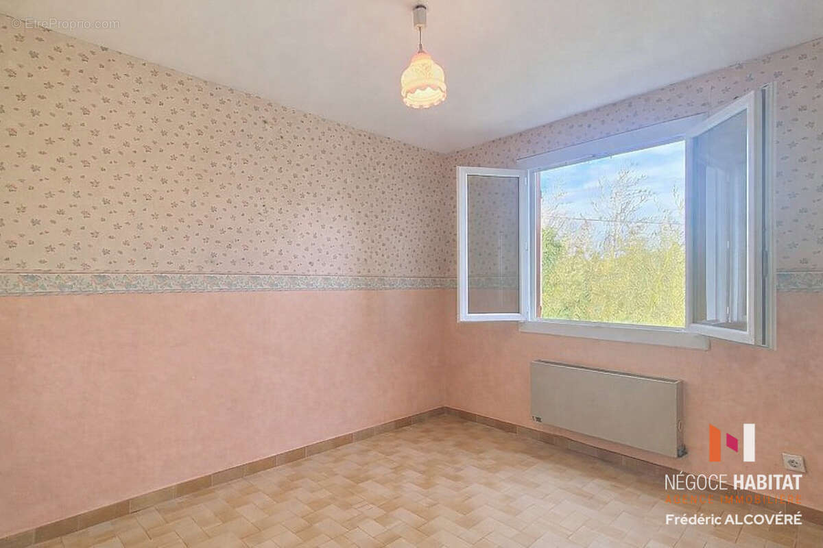Maison 4 faces T7 composée de 2 appartements Terrain 700 m2 Sommières - photo 8